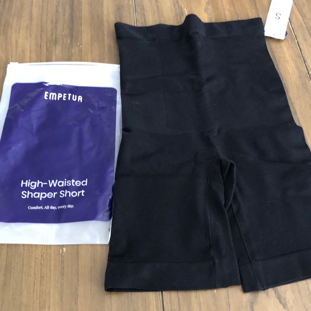 New Empetua high waisted shaper shorts small*